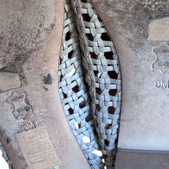 Tory Burch Chelsea Metallic Woven Leather Cap toe Flats in light taupe/silver 6 - Picture 9 of 9